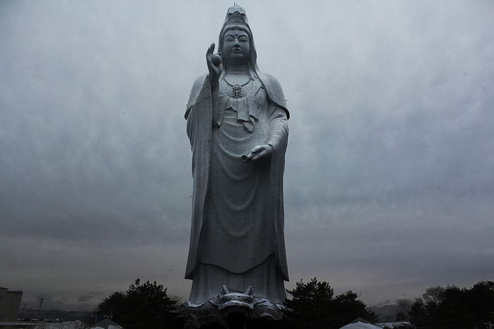 imposing-statue-4