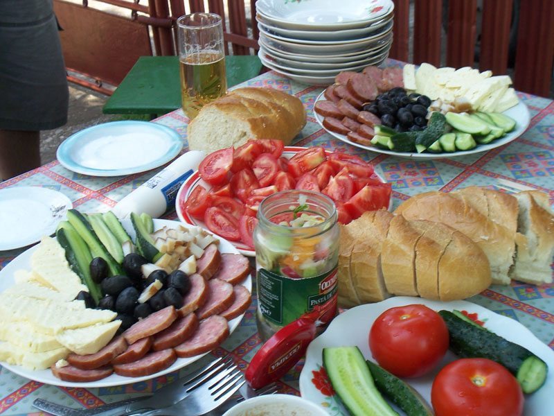 romanian-breakfast