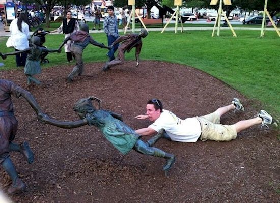 people-and-statues-4