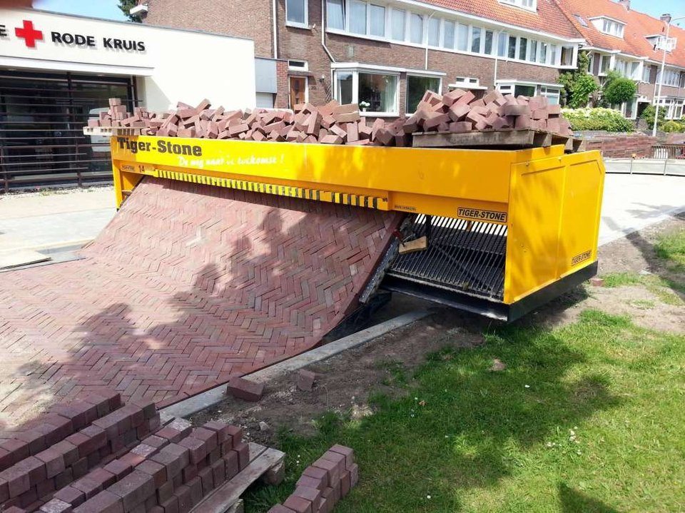 Path-Laying Machine