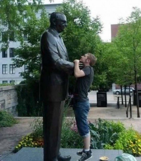 people-statue-fun-14
