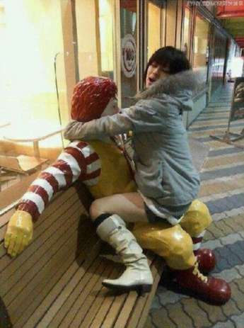 people-statue-fun-28