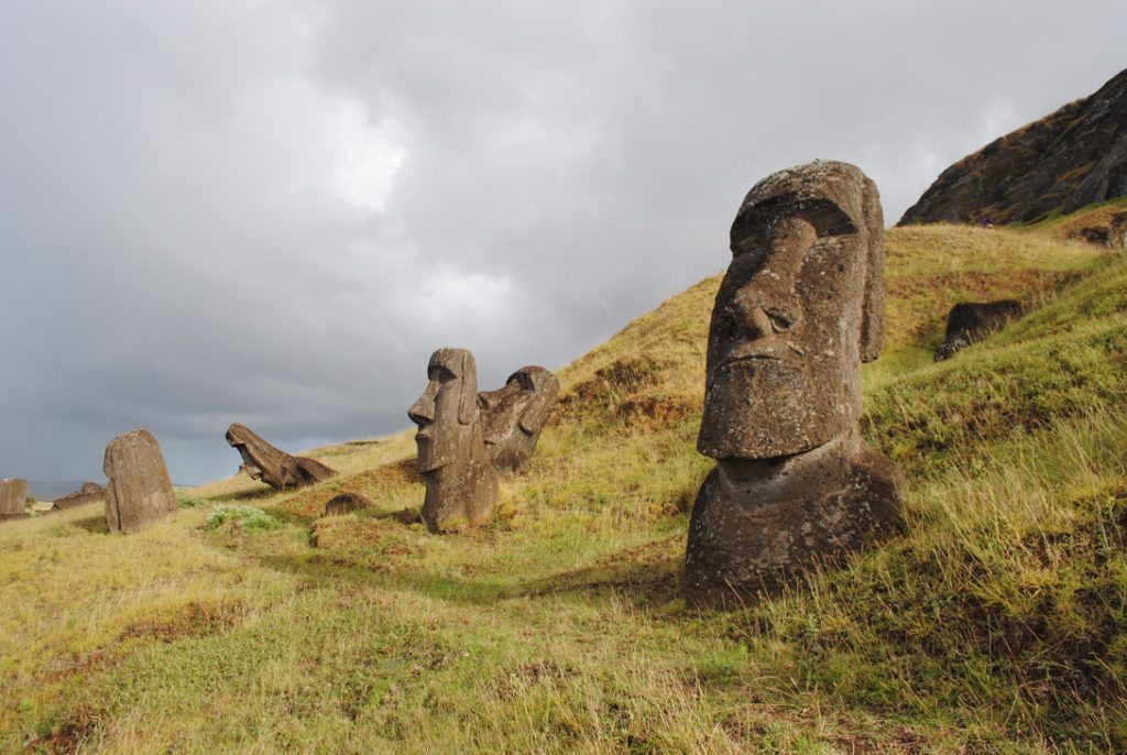moai-easter-island